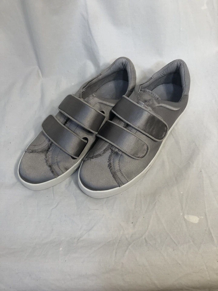 Zapatilla deportiva Joie $198 Diata 5,5 flecos correa satinada 36 euros plata gancho y loo zapato informal Foto 3 de 4