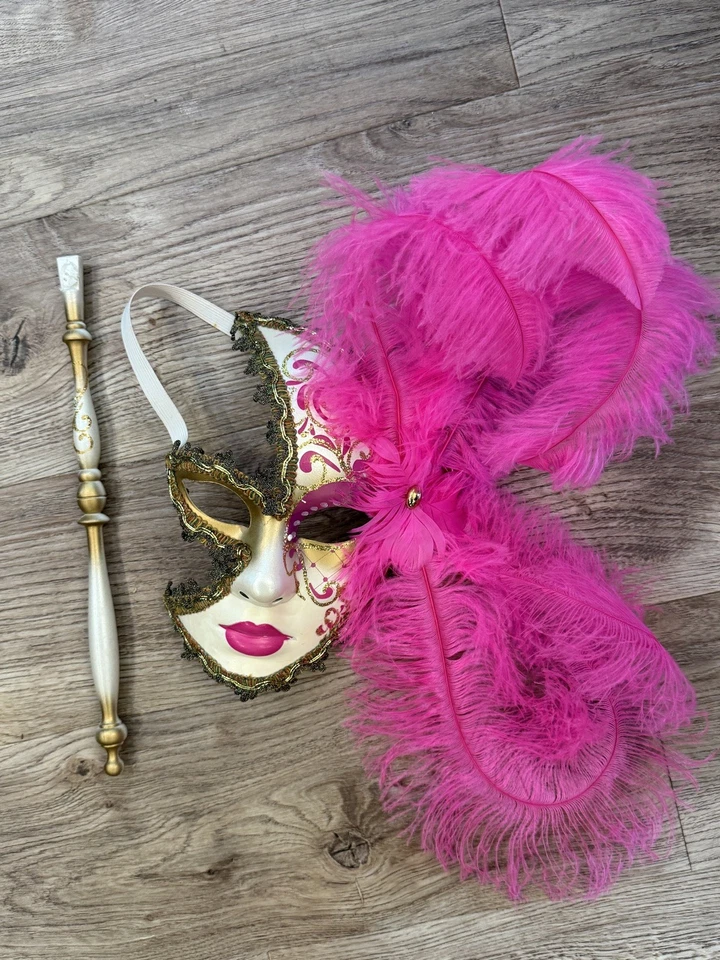 Máscara veneciana pintada a mano hecha en Italia  Foto 4 de 4