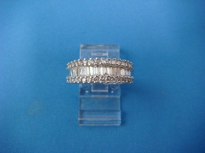 10 KT BAGUETTE AND 2 ROW ROUND DIAMONDS BAND-RING 5.6 GRAMS SIZE 8  7.5 MM WIDE