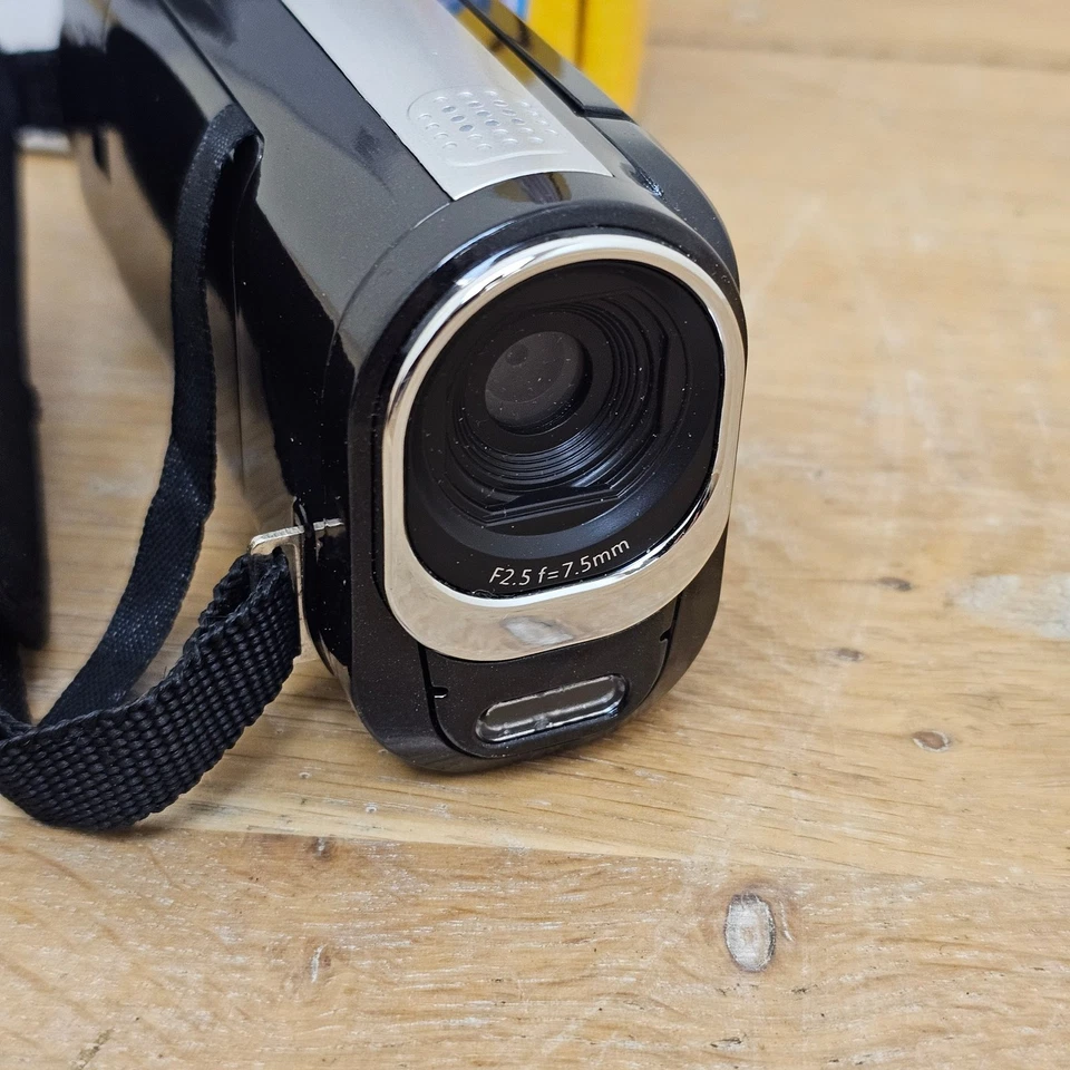 VIVITAR DVR 748HD Camcorder 2.4 Inch Screen 4x Digital Zoom SD Support NO - Image 4 of 4