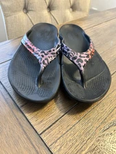Oofos Thong Sandals Women’s Size 9