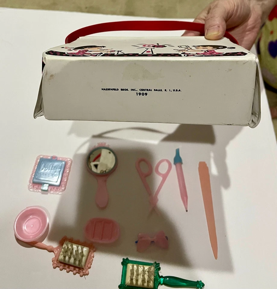 Conjunto de vaidade de brinquedo original Hasbro com estojo década de 1960 maquiagem/cabelo/unhas para meninas - Antigo raro - Imagem 4 de 4