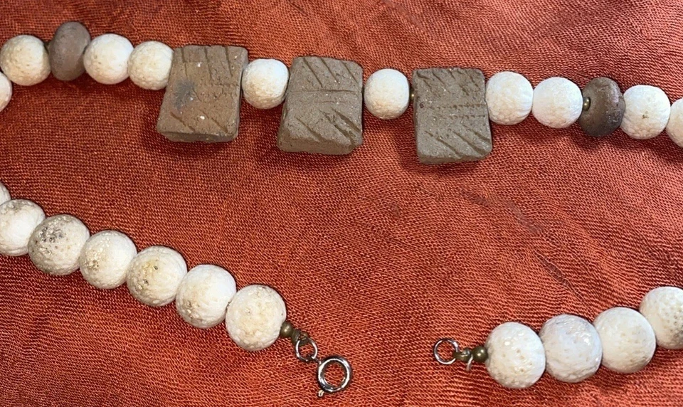 Collar terroso rústico con cuentas de arcilla hecho a mano 16,5 pulgadas étnico o tribal Foto 3 de 4