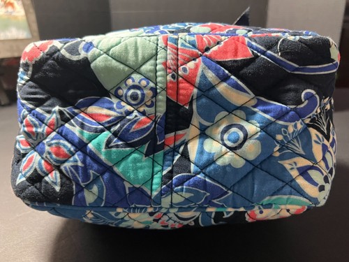 "USED"Vera Bradley-Train Case-Lotus Flower Swirl-Great for Cosmetic/Jewelry Case - Picture 6 of 7