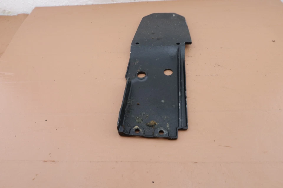 Motosierra McCulloch Pro Mac 650 OEM placa inferior Foto 4 de 4