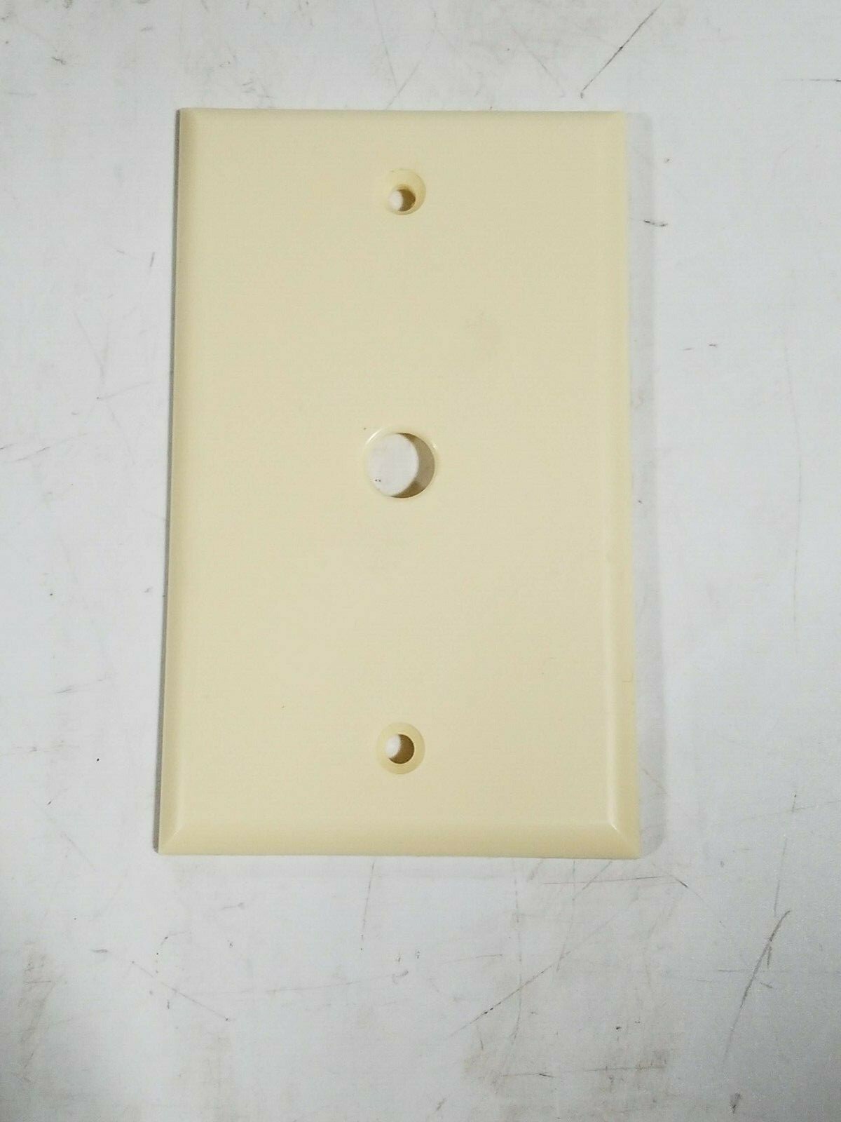 IVORY SINGLE HEX HOLE PLASTIC WALL PLATE
