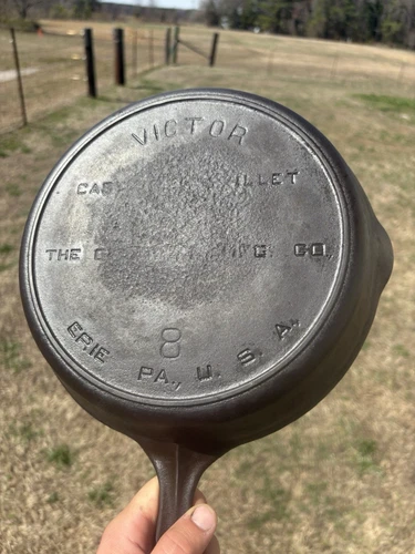 Griswold Victor #8 722C Cast Iron Skillet Frying Pan - Picture 8 of 9