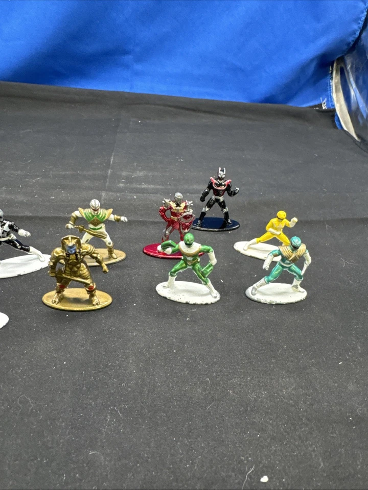 Lote de 12 figuras de metal de Jada Toys Nano Metal Figs: DC Comics Power Rangers A2A Foto 3 de 4