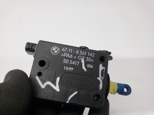 BMW serii 3 E36 Siłownik ZV Tylna klapa 8361142 (17) - Zdjęcie 4 z 4