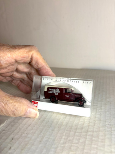 Camión Ford Modelo A Busch #47723 "Eisenbahn Express" "Maroon" H.O. 1:87 | Zustand: New