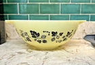 VINTAGE PYREX GOOSEBERRY CINDERELLA MIXING BOWL #444 4QT YELLO BLK ST135 3PT8