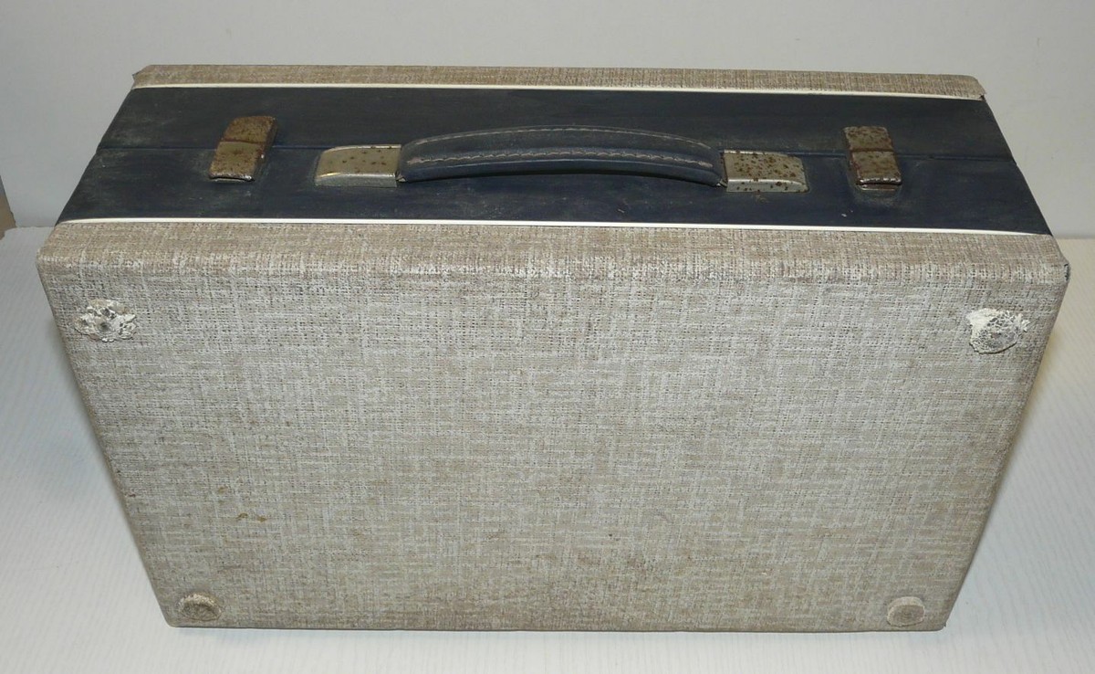 TOURNE DISQUE CLAUDE EUR 32,00 - FR