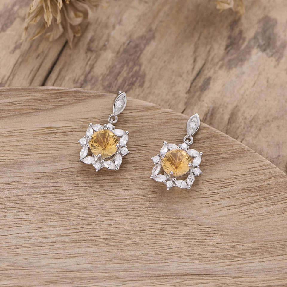 Elegante pendiente colgante redondo simulado citrino de 2 quilates enchapado en oro blanco de 14 k Foto 2 de 4