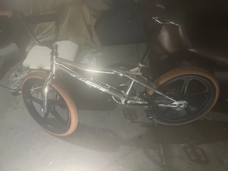 BMX de competición GT 2001 hecha en California vintage escuela intermedia Foto 2 de 4