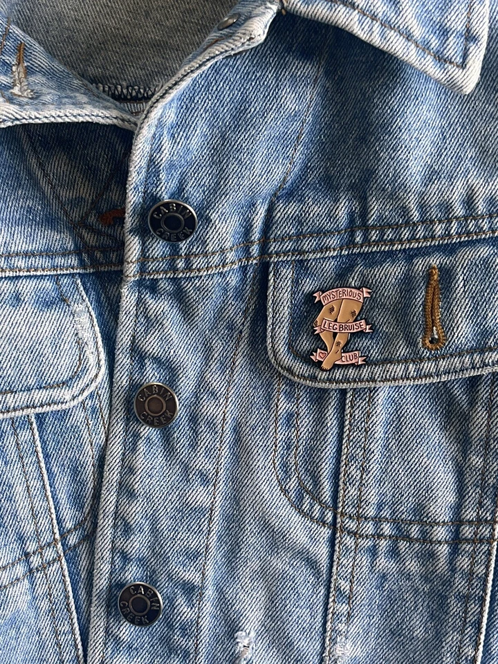 “Mysterious Leg Bruise Club” Funny Enamel Pin - Excellent Condition - Image 4 of 4