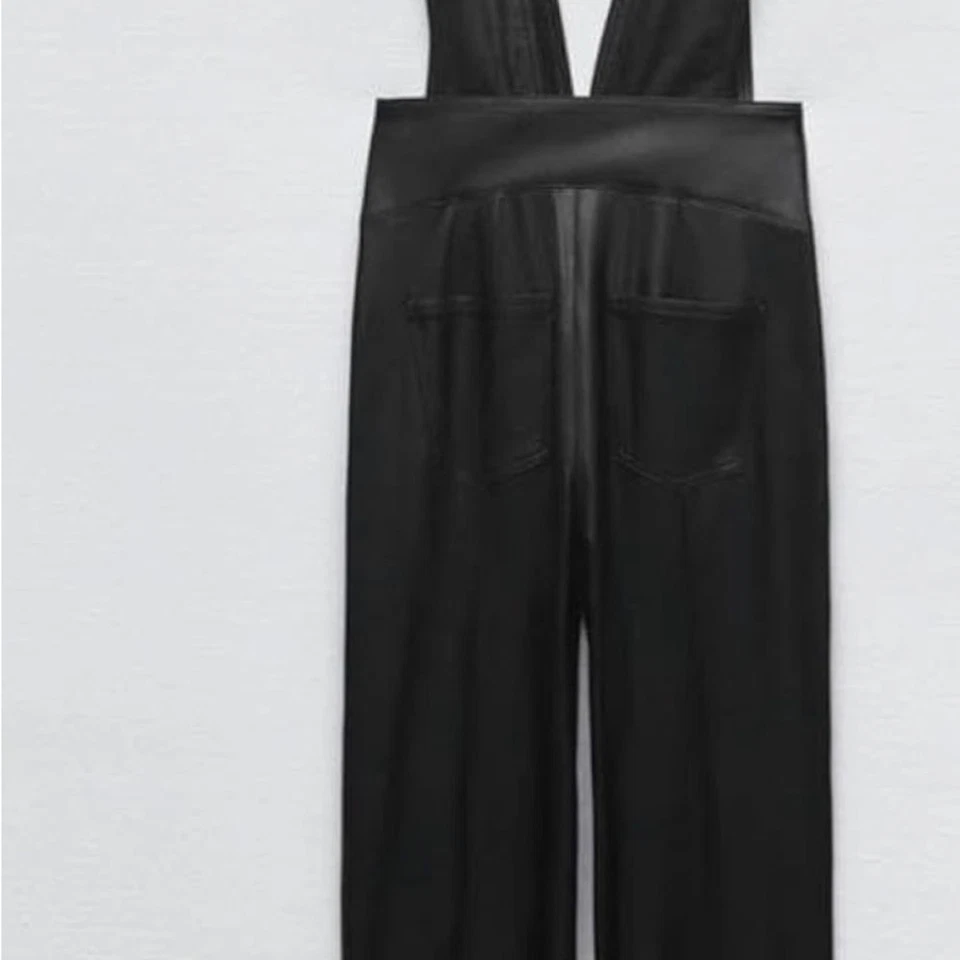 NUEVO CON ETIQUETAS MONO NEGRO IMITACIÓN CUERO FAVORITO DE ZARA BLOGGERS XS agotado Foto 3 de 4