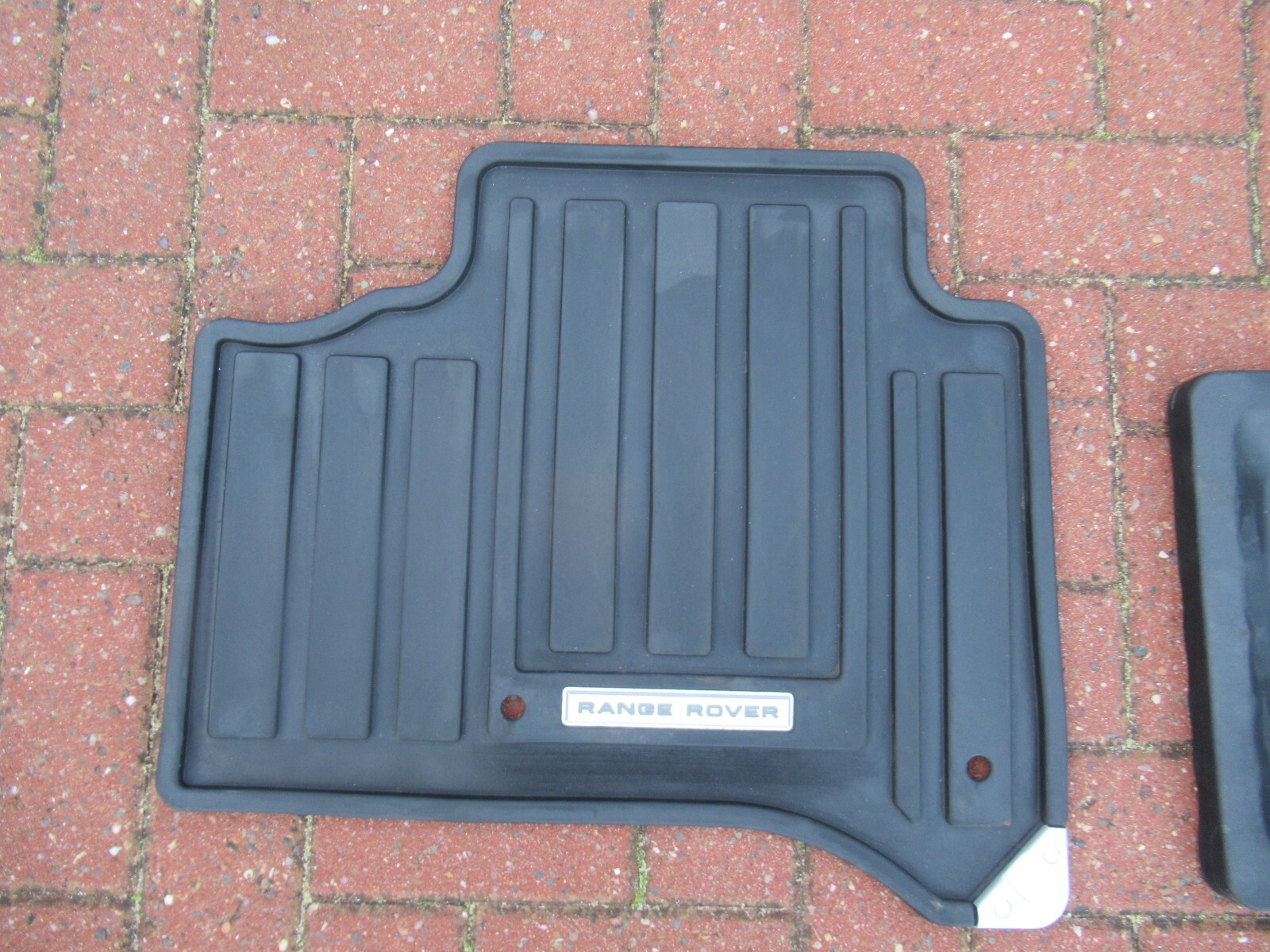 GENUINE LANDROVER RANGE ROVER VOGUE RUBBER MATS SET OF 4 USED eBay