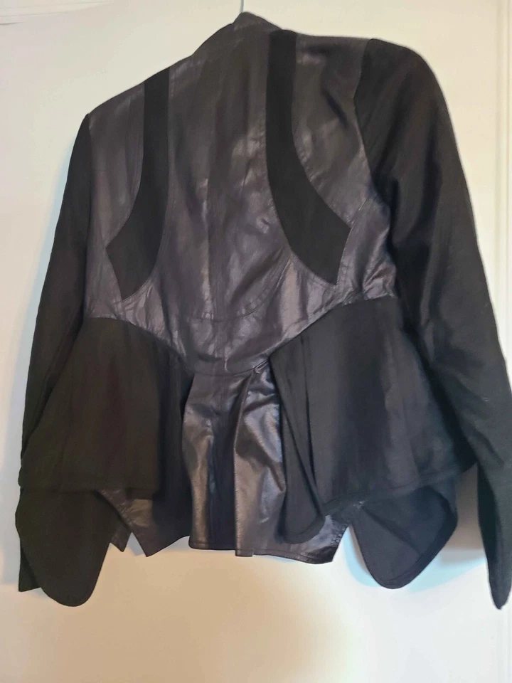 Chaqueta/abrigo de cuero vegano negro RYU Anthropologie talla pequeña Foto 2 de 4