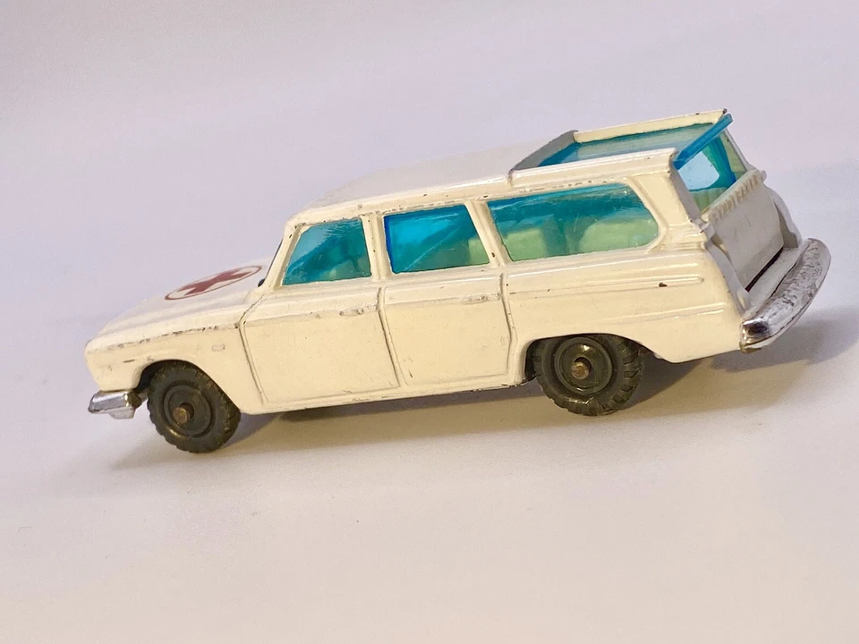 Ambulancia Husky🔥Corgi Juniors 1964 Studebaker Wagonaire -1/64- difícil de encontrar como nueva Foto 3 de 4