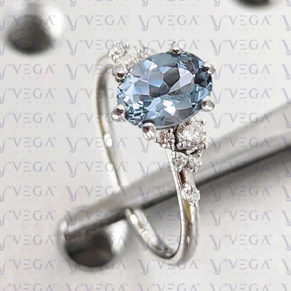 4.50Carat Oval Natural Aquamarine and Diamond Cluster Ring 950PT Platinum Plated - Image 4 of 4