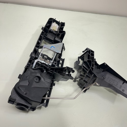 2015-2020 Mercedes-Benz C300 Exterior Front Left Driver Door Handle Bracket - Picture 2 of 10