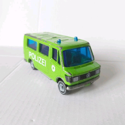 Siku 1627 Mercedes 208 Polizei Manschaftswagen Grün    W.-Germany 1983 - 1990