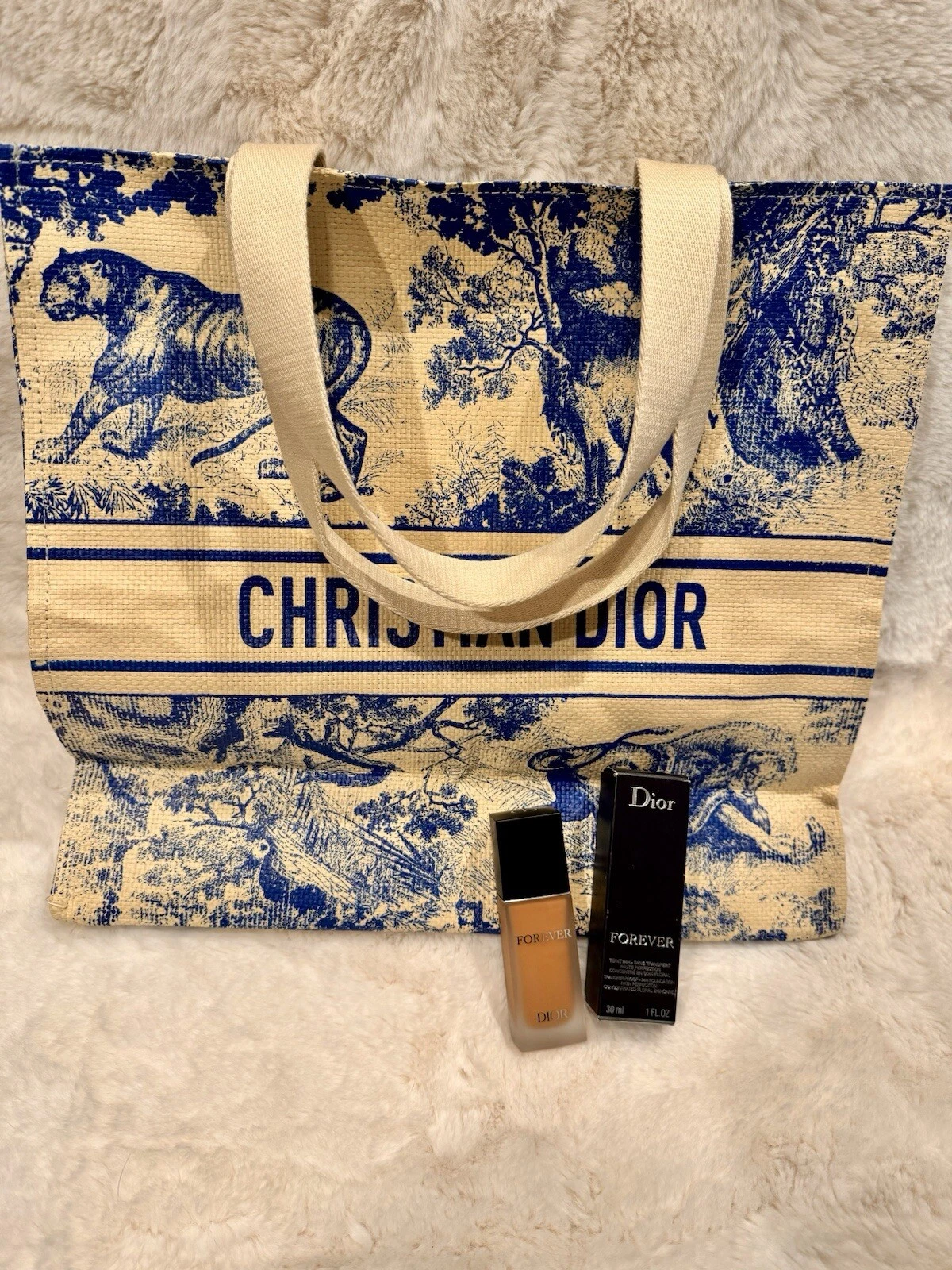 Sac fourre tout Christian dior paille DIOR RIVIERA BLEU livré avec fond de teint DIOR gratuit
