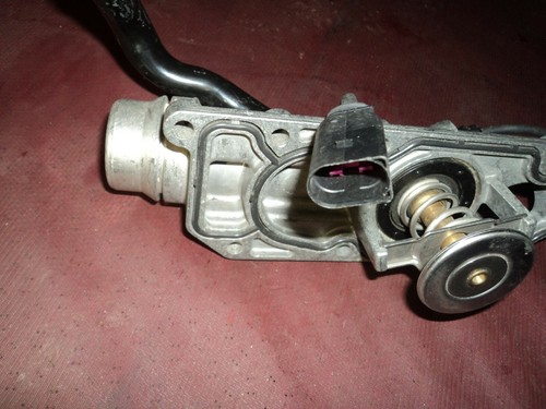 New Genuine 2004 2006 VW Passat 4.0 W8 Cooling Thermostat Housing - Picture 8 of 8