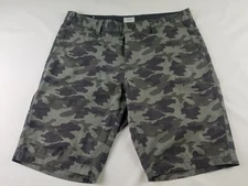 7 Diamonds Shorts Men Size 32  Green Gray Camo Cloudbreak Stretch #6473