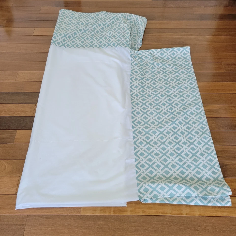 Falda de Cama Waverly Polvo Volantes Falda de Cama Verde y Blanco Geométrica King 15.5" Gota Foto 2 de 4