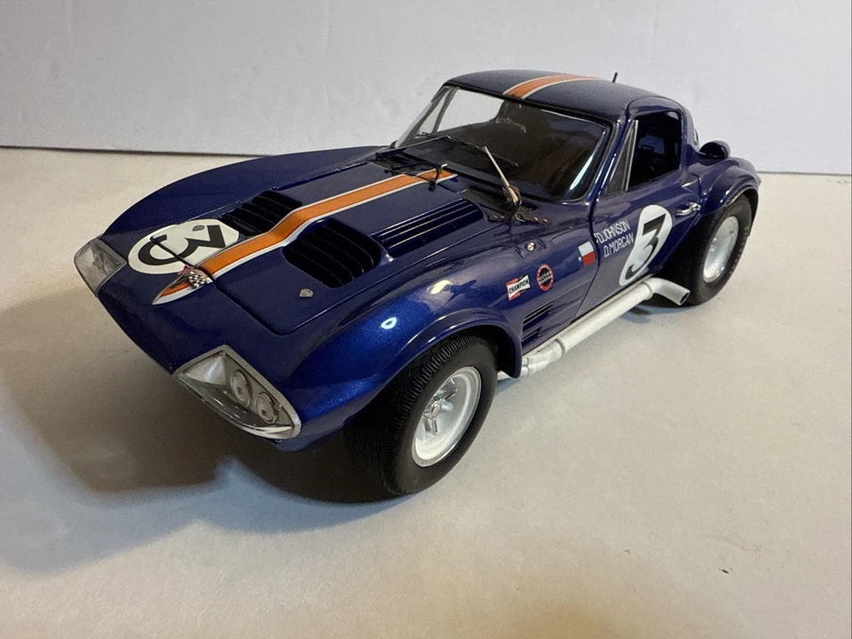 Exoto 1:18 Corvette Grand Sport – 1964 Sebring #3 – RLG18025 Johnson/Morgan Novo - Imagem 3 de 4