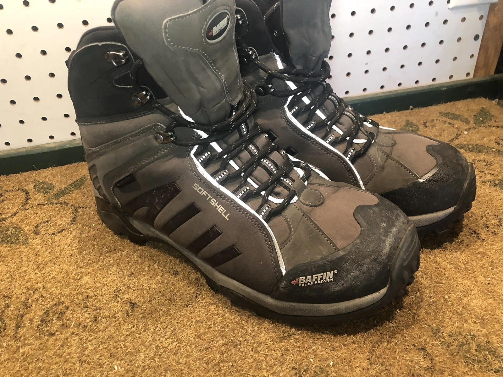 Baffin Men’s Soft Shell Waterproof Hiking Boots Size 11.5