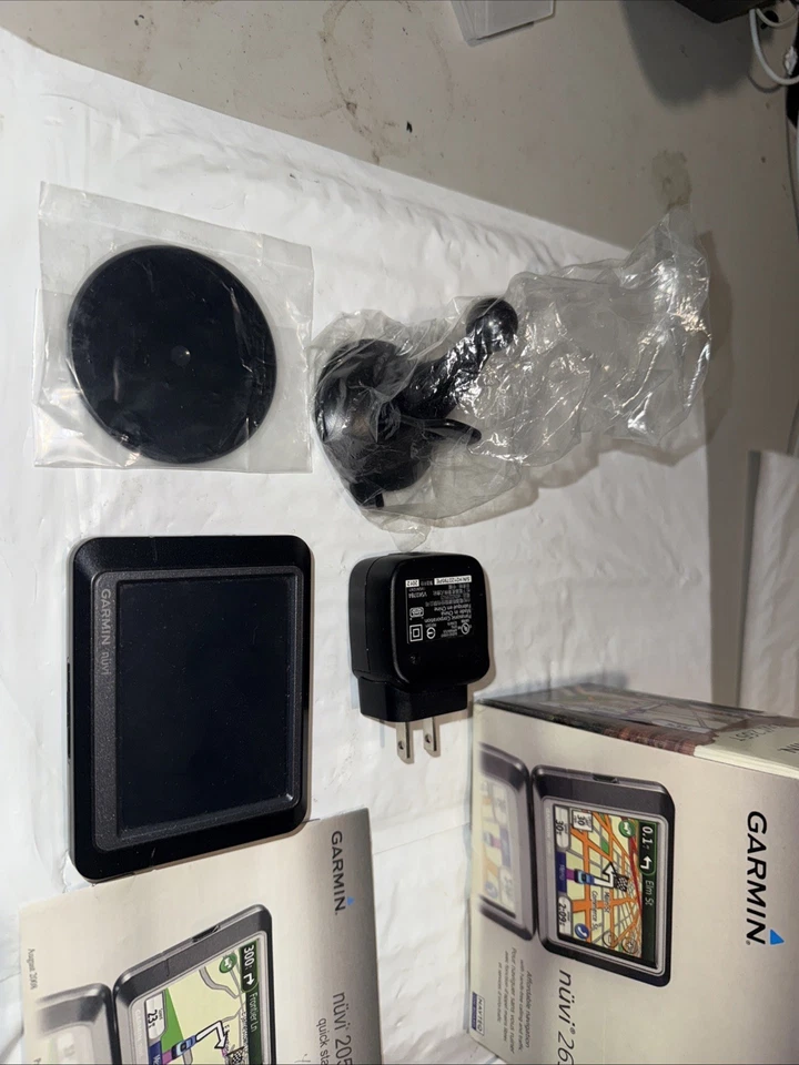 Garmin Nüvi 265T 3.5-Inch Bluetooth Portable GPS Navigator Traffic & Accessories - Image 3 of 4