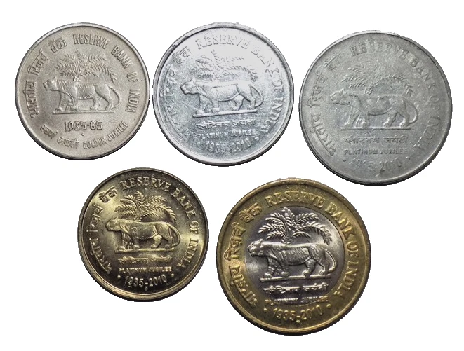 2010 INDIA REPUBLIC COMMEMORATIVE RESERVSE BANK 5 COINS( 50 P,1 2 5 10 RS.) SET - Image 3 of 4