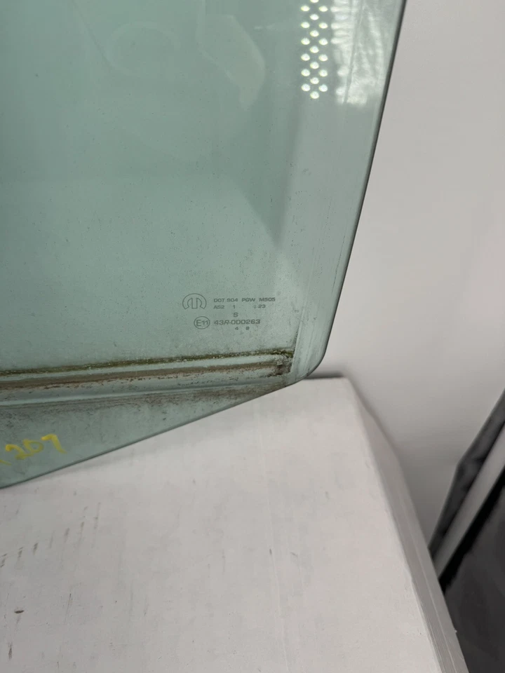 Grand Caravan Chrysler Town & Country Driver 2011 puerta delantera vidrio A207 Foto 2 de 4