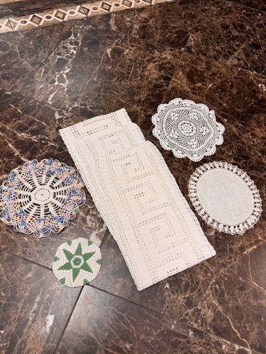 Vintage Lot Crochet Lace Doilies Table Runners Long-Small- Mini -Mix Lot - Picture 7 of 11