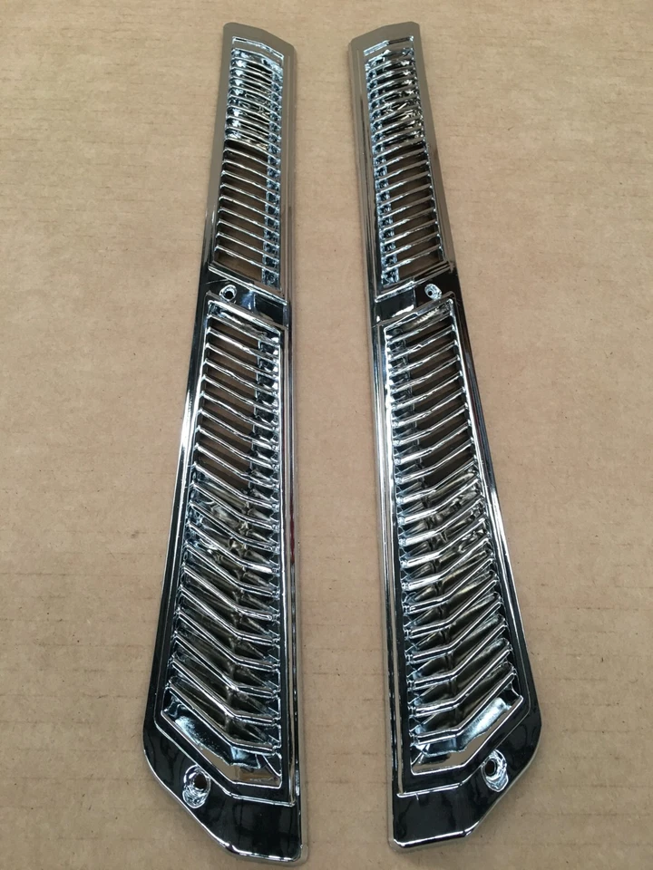 PAR DE VENTILACIONES DE PILAR TRASERO CROMADO MAZDA SAVANNA 808 RX3 10A 12A sedán Foto 4 de 4