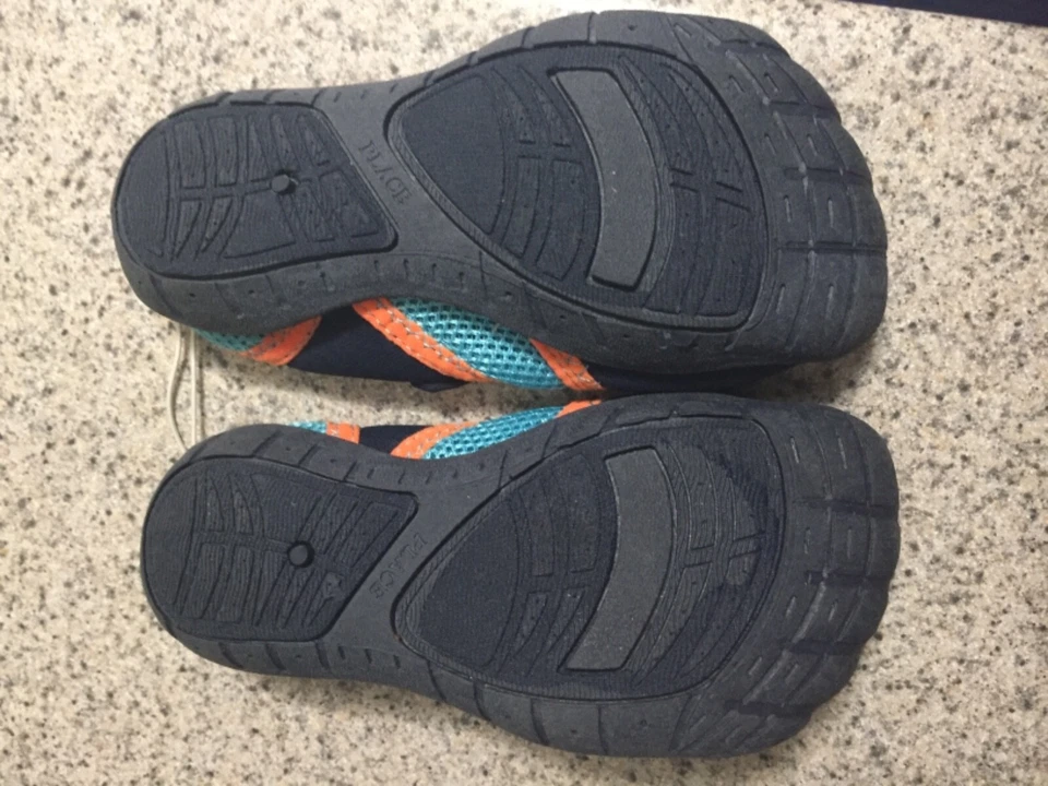 Zapatos de agua Children’s Place 8 nuevos sin etiquetas Foto 2 de 2