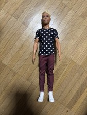 Barbie Ken Fashionistas #14 – Puppe FJF42 – Blond, Shirt & Bordeaux Hose