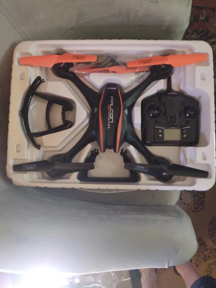 UDIRC Falcon U842 HD Camera Drone with Return Home and 6-Axis Gyro - Image 3 of 4