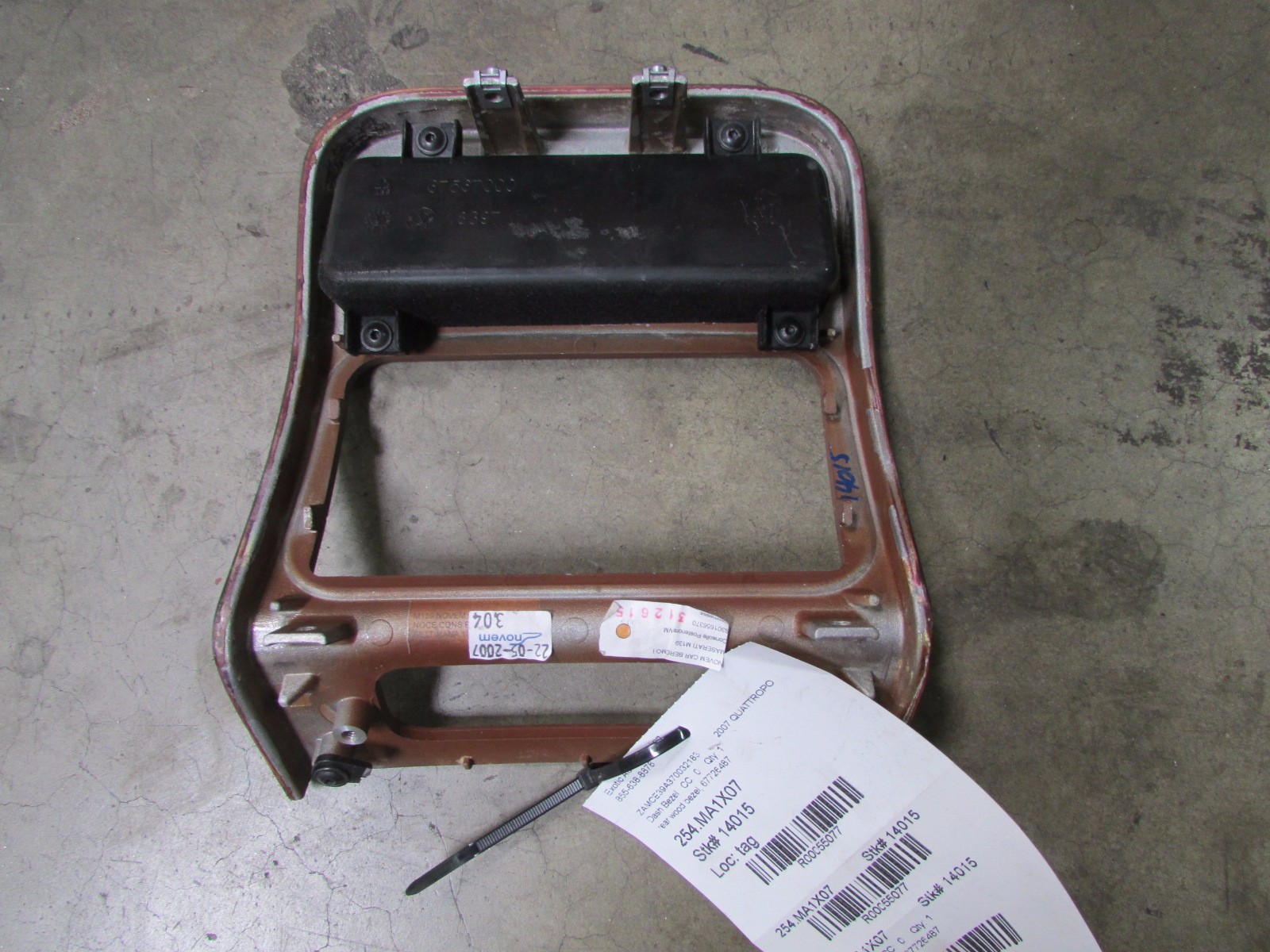 Maserati Quattroporte, Rear Wood Console, Bezel, P/N 67726487, Used
