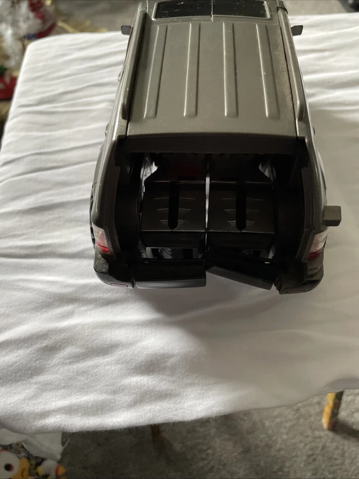 Road Bots Toyota Transforming Land Cruiser 1:18 Scale Grey Missing Trunk  - Image 4 of 4