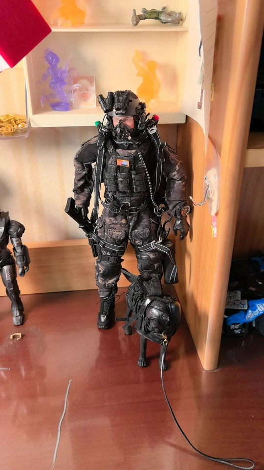 Mini Times (M013) 1/6 Seal Team Captain K9 Action Figure Version B