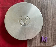 #M 1) 98 - 03 Toyota Sienna Alloy Wheel  Center Cap 42603-AE010