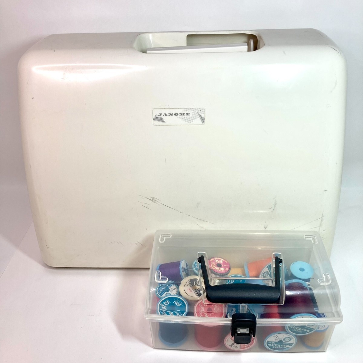 Janome Monaze E2000 Sewing Machine White color Mint condition with Janome Monaze E2000 Sewing Machine White color Mint condition with