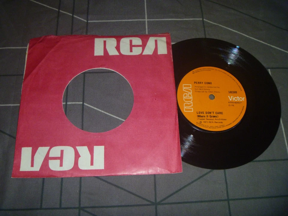 Perry Como ‎– Love Don't Care Original 1973 Australian rel 7" vinyl - Image 2 of 4