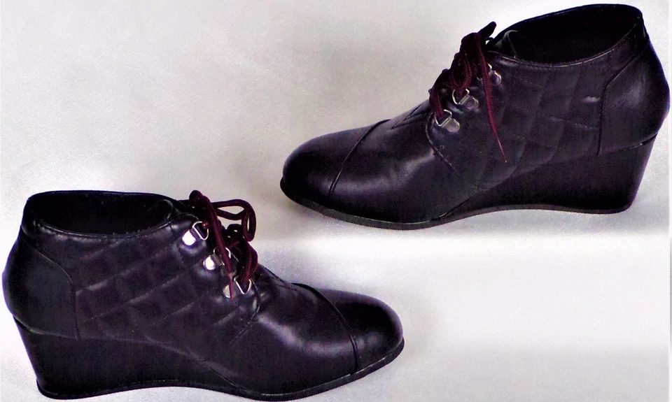 BAMBOO size 8 PADDY-02 black wedge-heel ankle booties all synthetic materials - Image 4 of 4