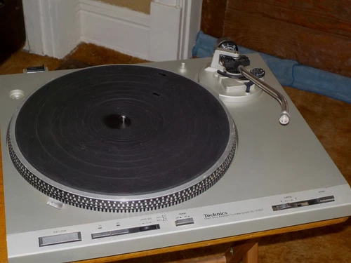 Technics Automatic Turntable SL-D303