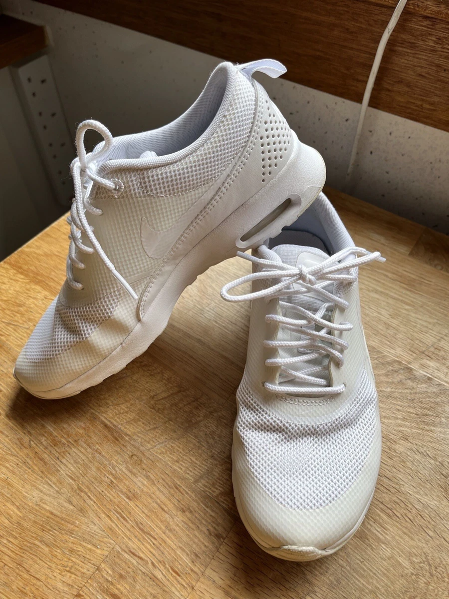 Nike airmax thea shop leather size 5