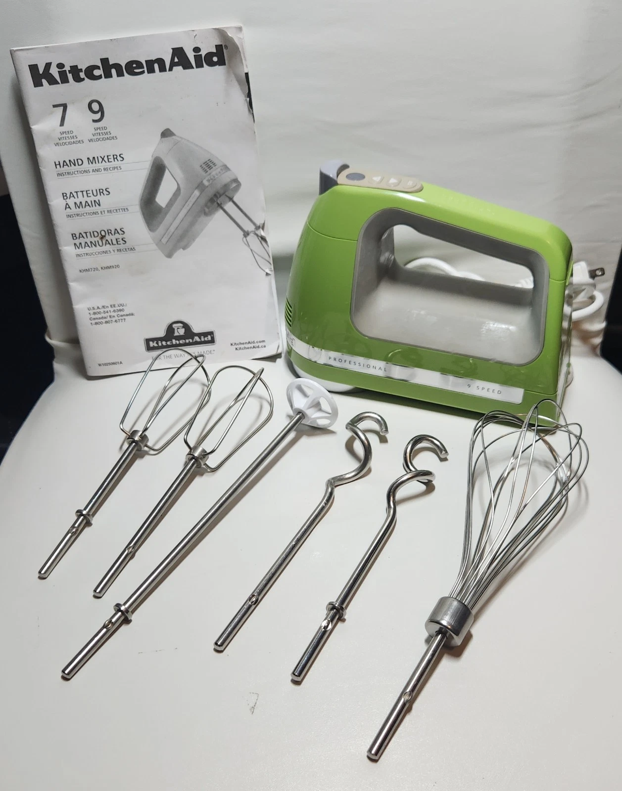 KitchenAid Hand Mixer 9 Speed Lime Green Retro Color ( Rare Look) (KHM920QG0 )
Opens in a new window